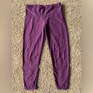 PRANA YOGA CAPRI LEGGING pants Dark purple w/inside pocket & design on back legs